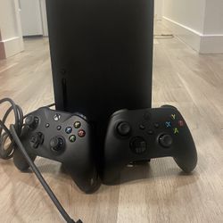 Xbox Series X 1TB *Two Controllers 