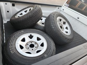For sale or trade 200 $ firm for all 4 6 lugs 6x139.7 6x5.5 silverado sierra tahoe yukon