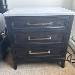 Wellturn King Panel Bed With Mirrored Dresser And Nightstand 