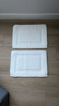 Set of 2 White Bath Mats