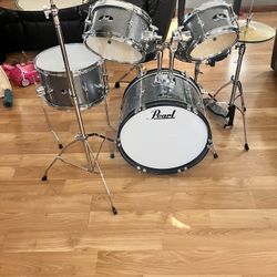 Pearl Roadshow Jr Drum Set