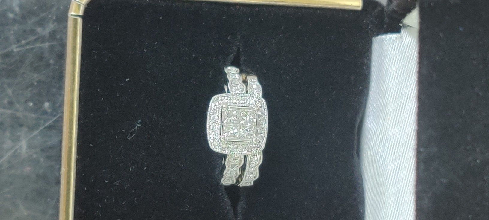 14kt White Gold Wedding Set.