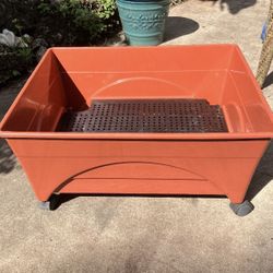 24” Raised Garden Bed with Casters: 24”W x 20”D x 9”H