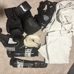 Complete Martial Arts / Boxing Gear Set – Gloves, GI, Pads, Belt