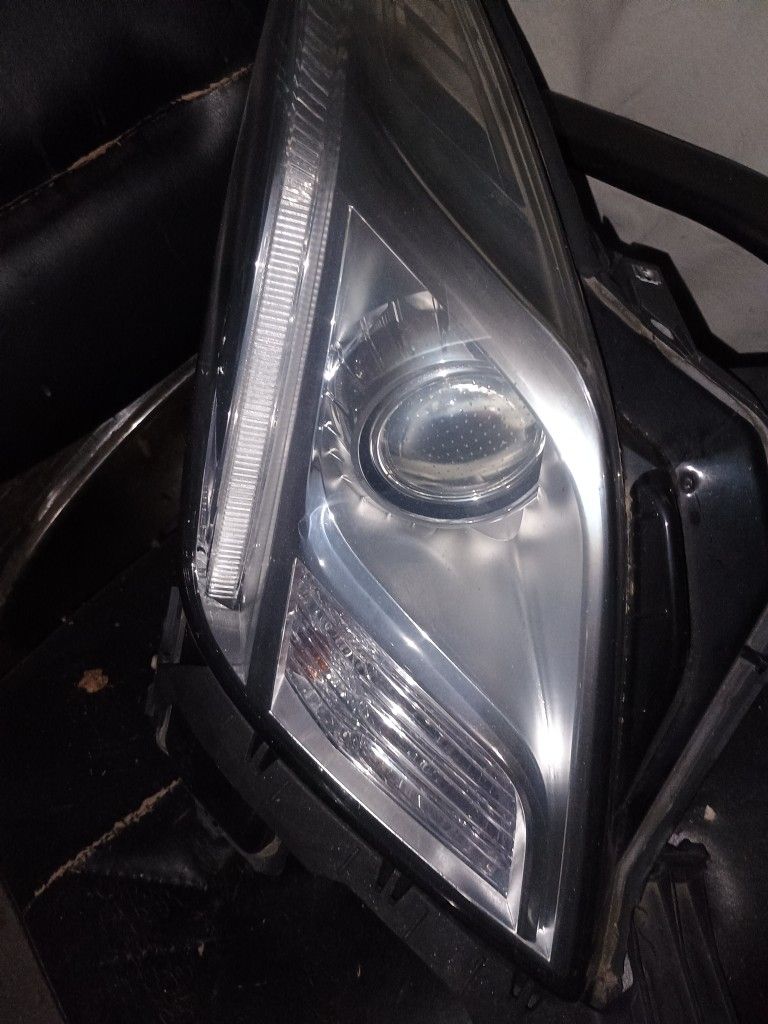 2014 Cadillac XTS Passenger Side Headlight 