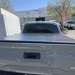 New hard trifold Cover 2016-2025 Toyota Tacoma 5ft Tapas Para Trokas