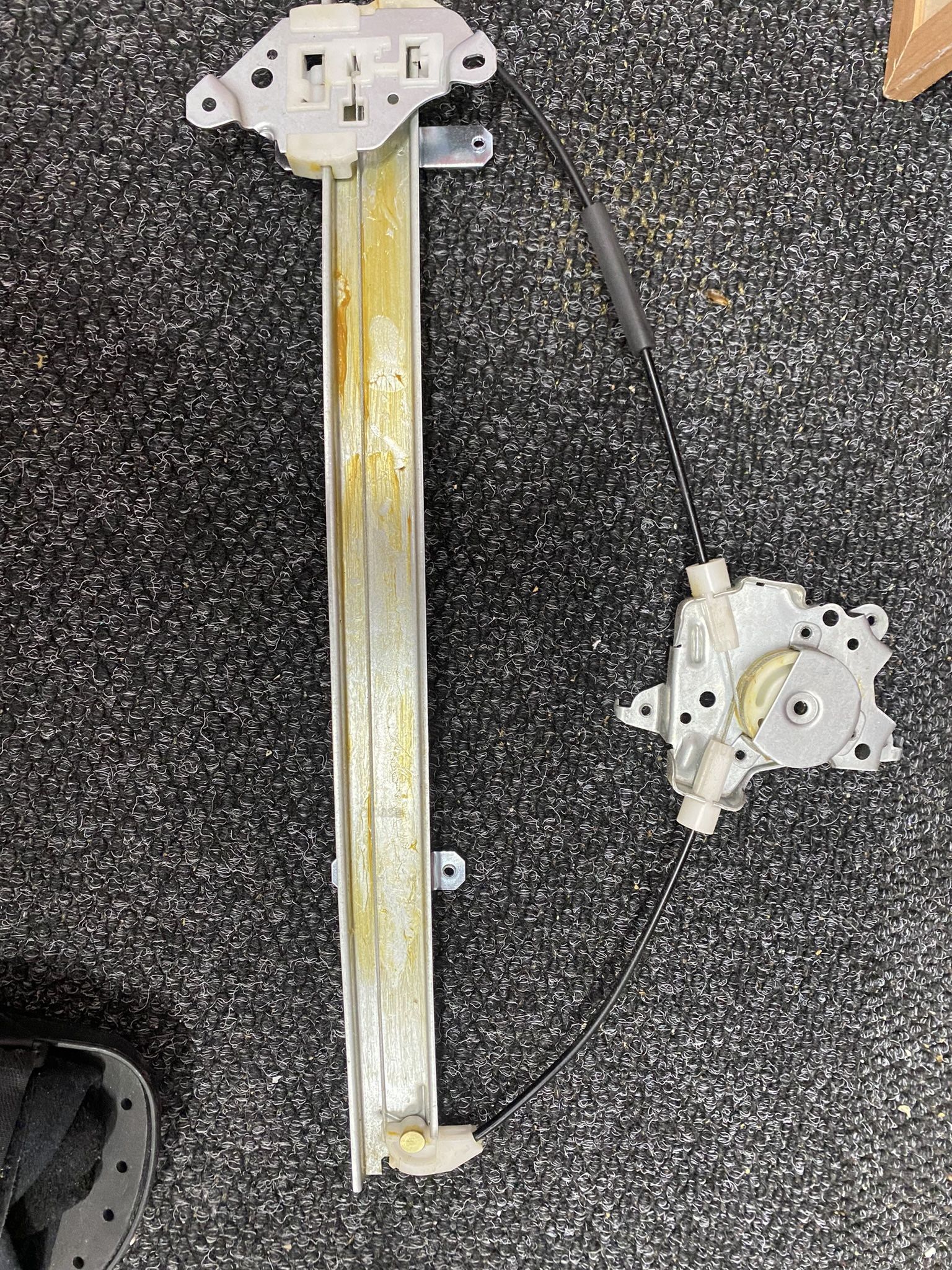 Nissan pathfinder 2002 window regulators