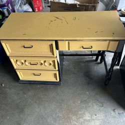 Desk/dresser