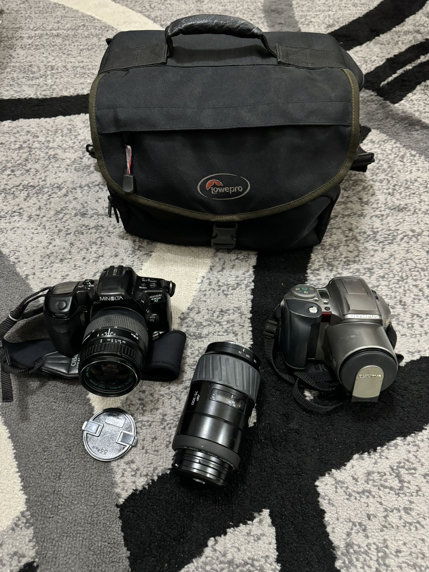 Minolta Maxxum & Olympus is 30DLX Digital Film Camera Bundle Untested