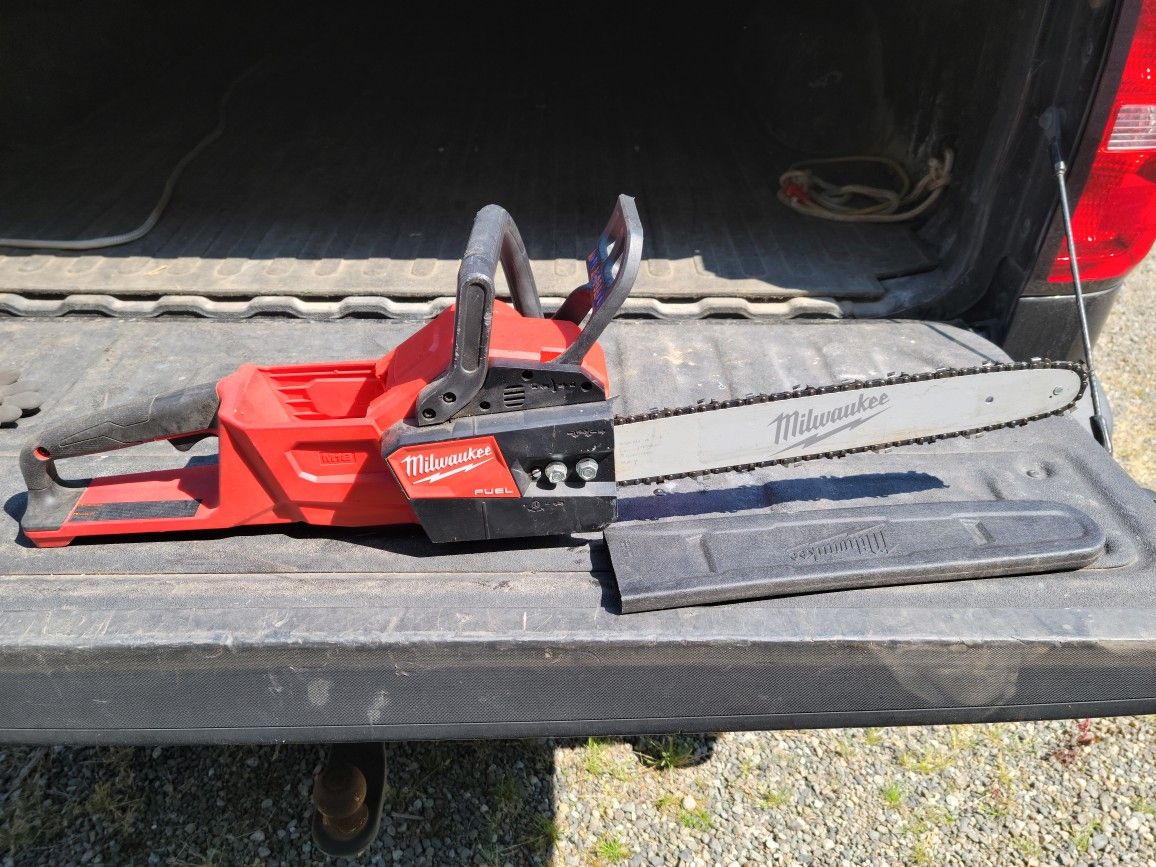 Milwaukee Fuel M18 Chainsaw