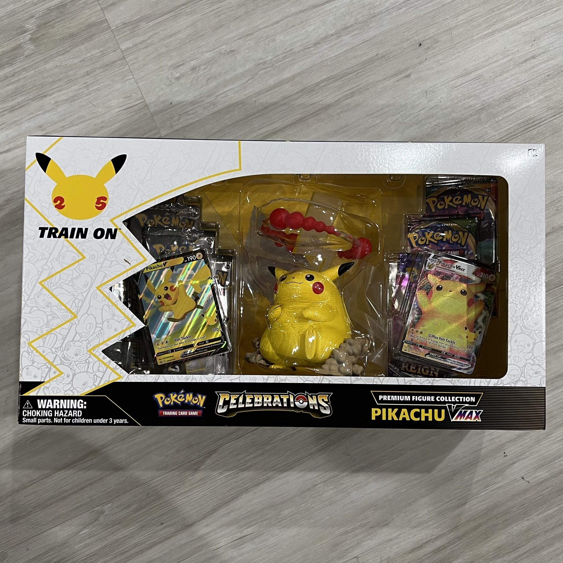 Pokemon TCG Celebrations Premium Figure Collection Pikachu Vmax