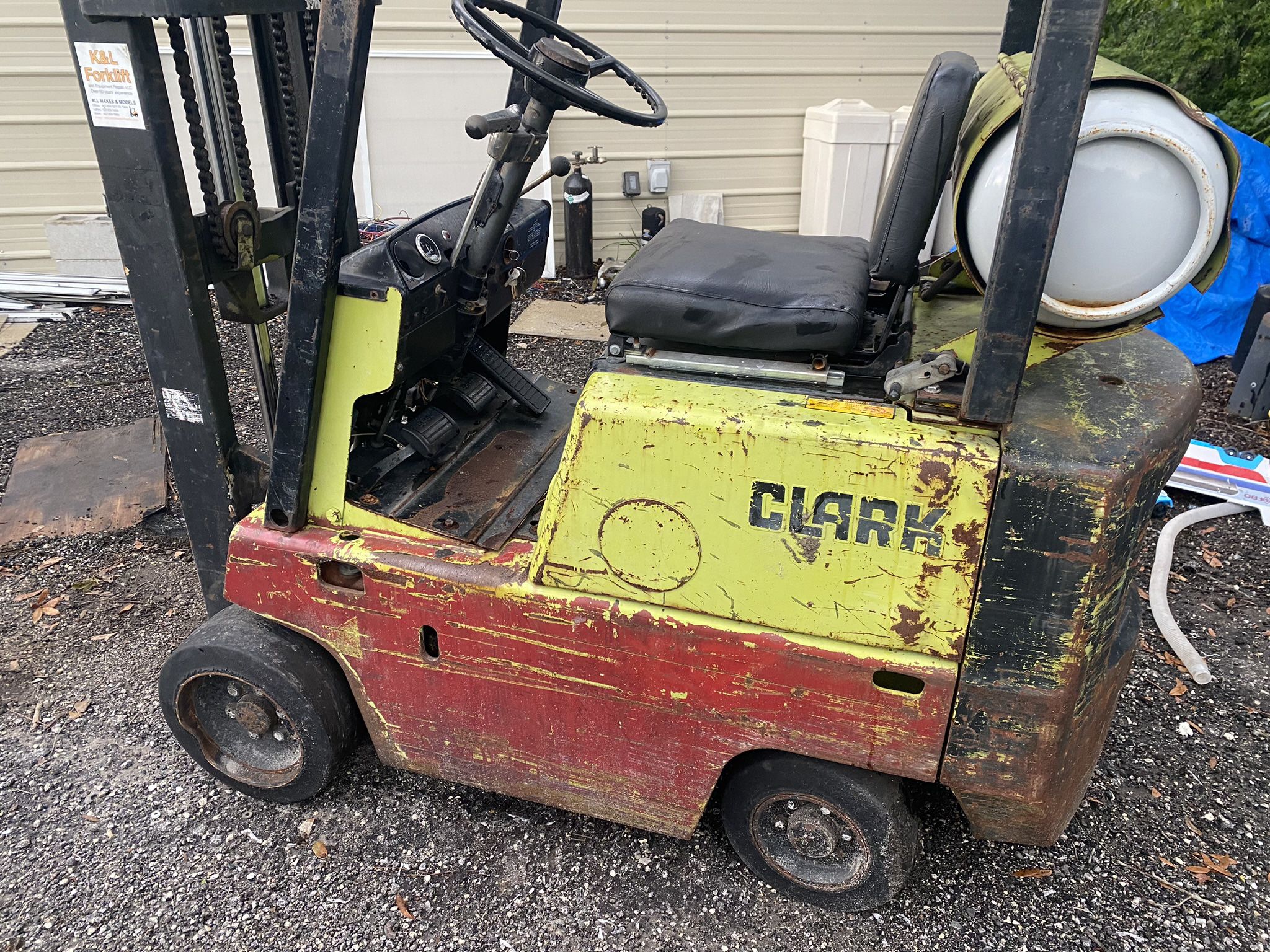 Clark Forklift For Repair