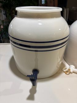Ceramic water dispenser with wooden stand