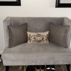 Small Couch / Chair