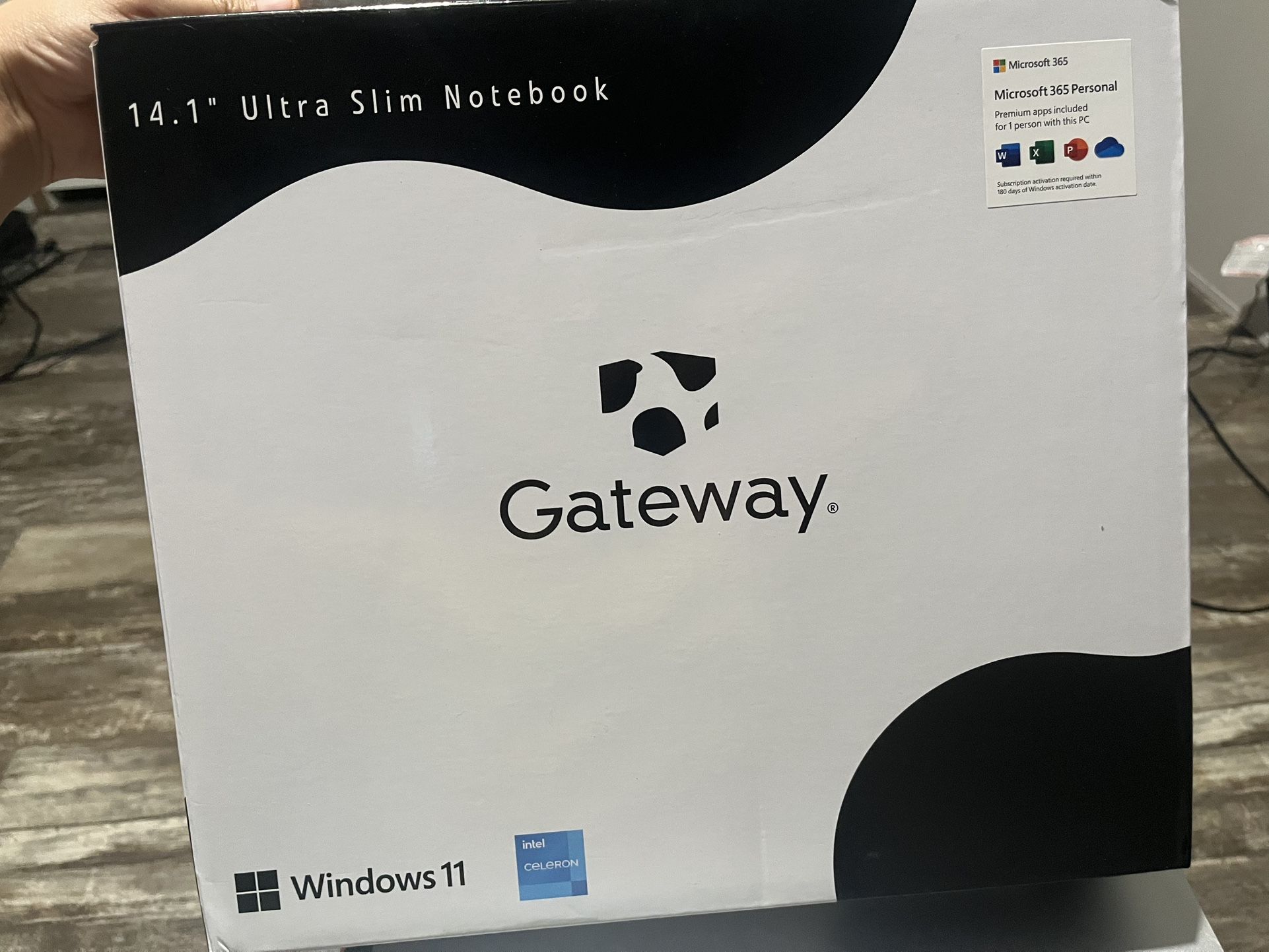 14.1 Ultra Slim Notebook Windows 11 (Locked)