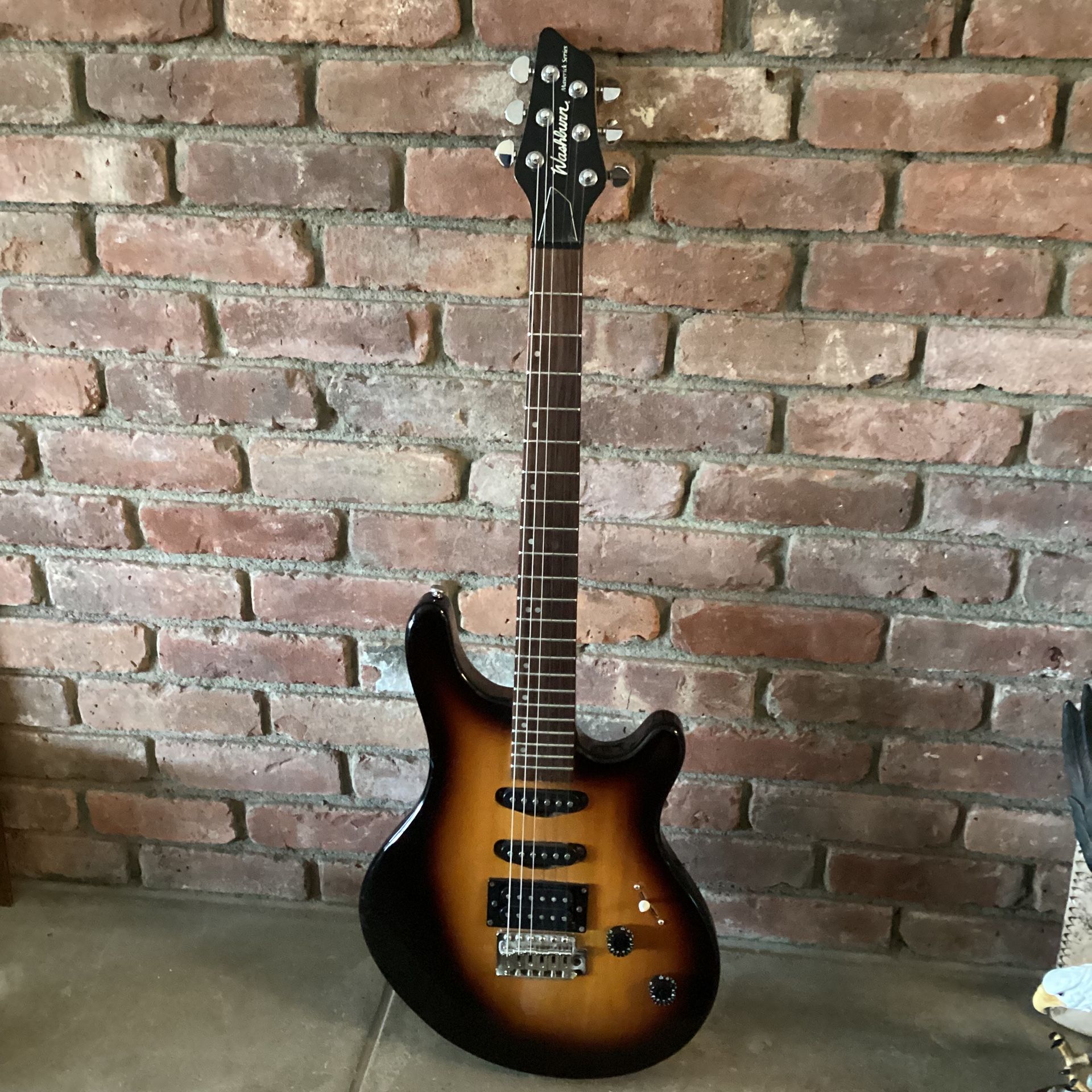 Guitar Washburn Maverick Pro Series Model BT-4TS Sunburst W/Gig Bag (Very Good Condition)