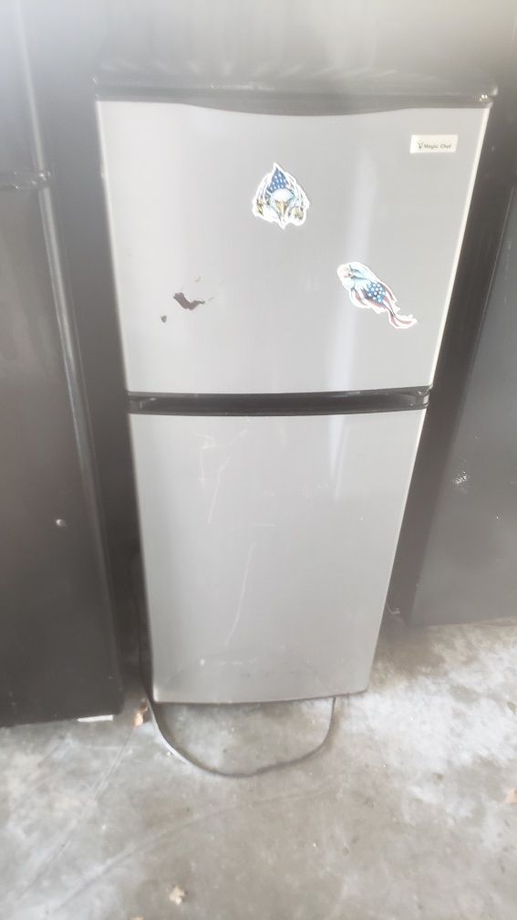 Mini fridge with separate freezer 49 x 19