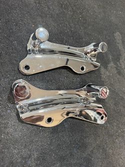 Harley-Davidson 4-Point Chrome Docking Hardware – Street Glide / Road Glide / Touring 2014–2023