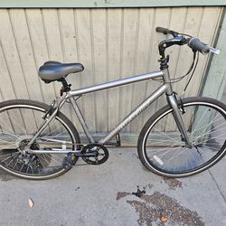 Bike size ,700×38 ^ like new