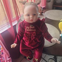Doll W/car Seat.  Muñeca