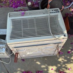 Large Airconditioner Works Great