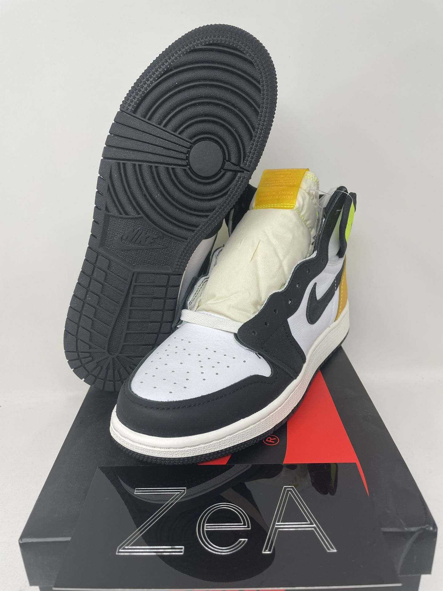 Jordan 1 High Volt Gs Size 9 Men White Black University Gold