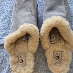 UGGS Clogs