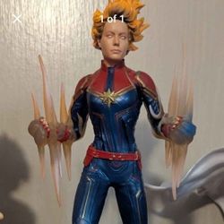 Captain Marvel Statue From Diamond Select