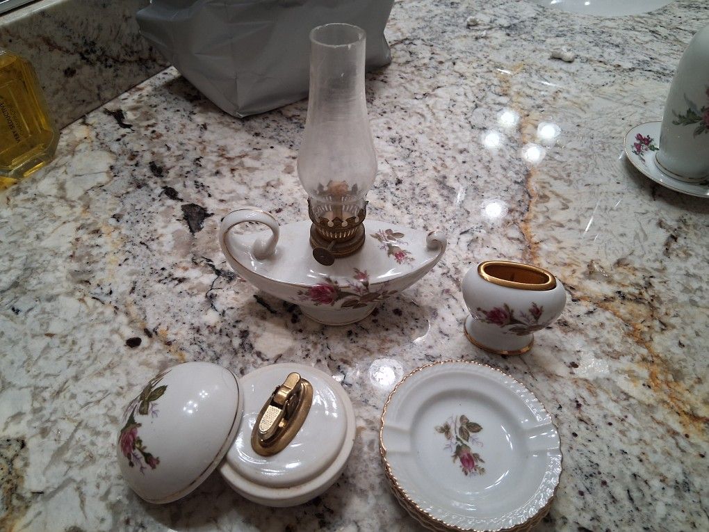 Vintage Rose Pattern Set Collectibles