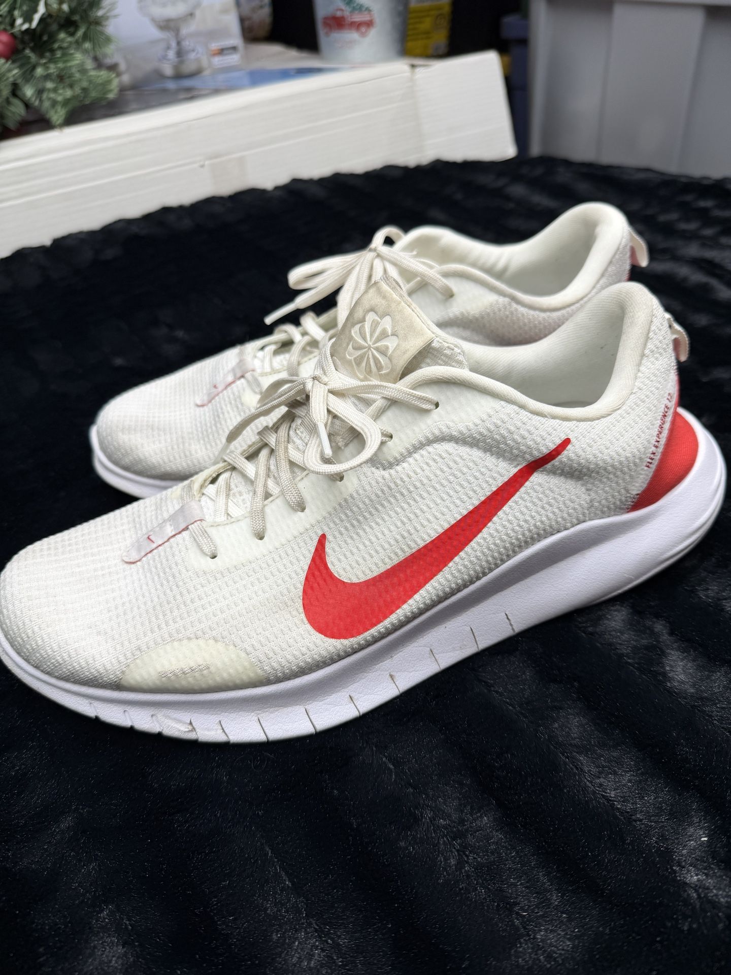 Nike Men’s 11 Flex Experience Run 12 white and red trainers!  