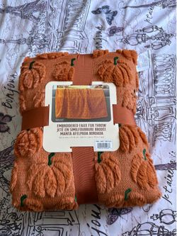Costco holiday Halloween theme blanket pumpkin