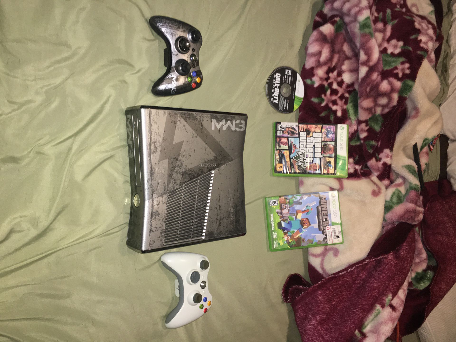 Xbox 360 excluding 2 controles and 3 games