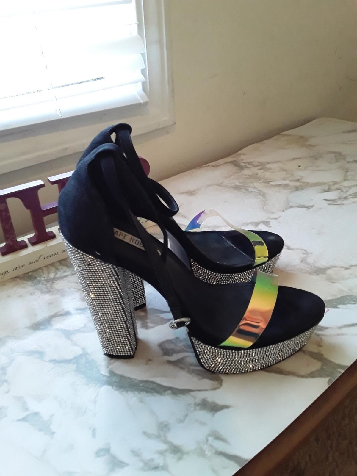 Size 8 women heels $20