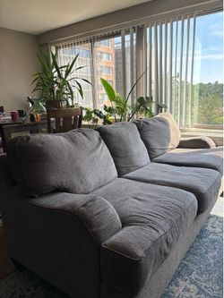 🚨 MOVING SALE –  Premium Couch for Just $250! 🚨
