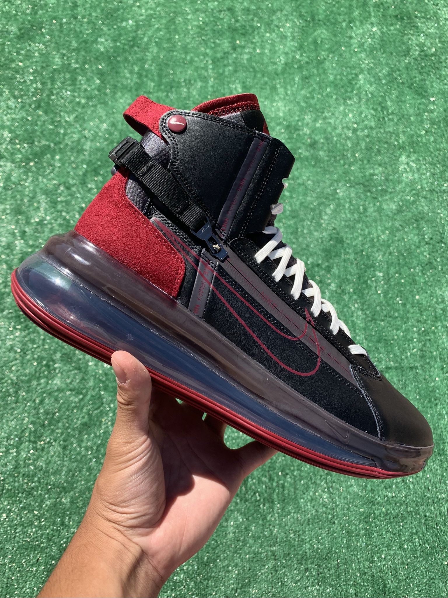 NIKE AIR MAX 720 SATURN “BLACK / TEAM RED” (Size 10.5, Men’s)