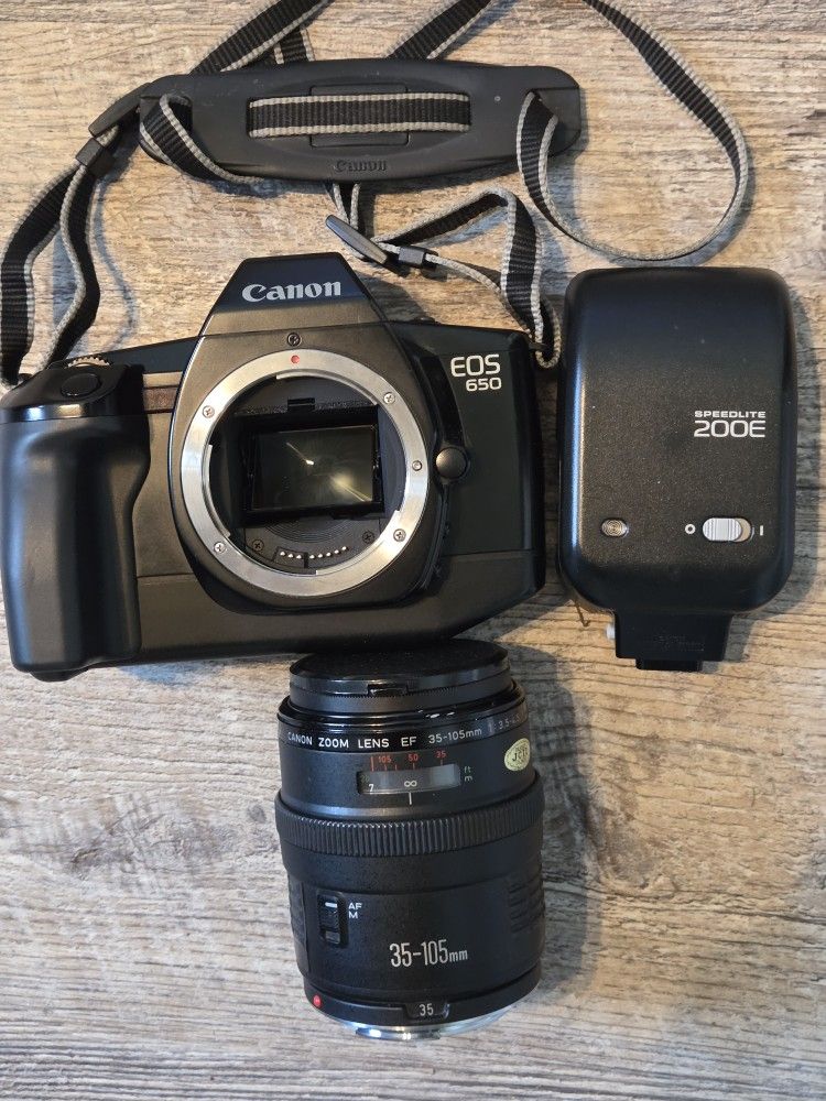 Canon EOS 650 35mm SLR Film Camera BUNDLE w/ Lens 35-105 200E Flash