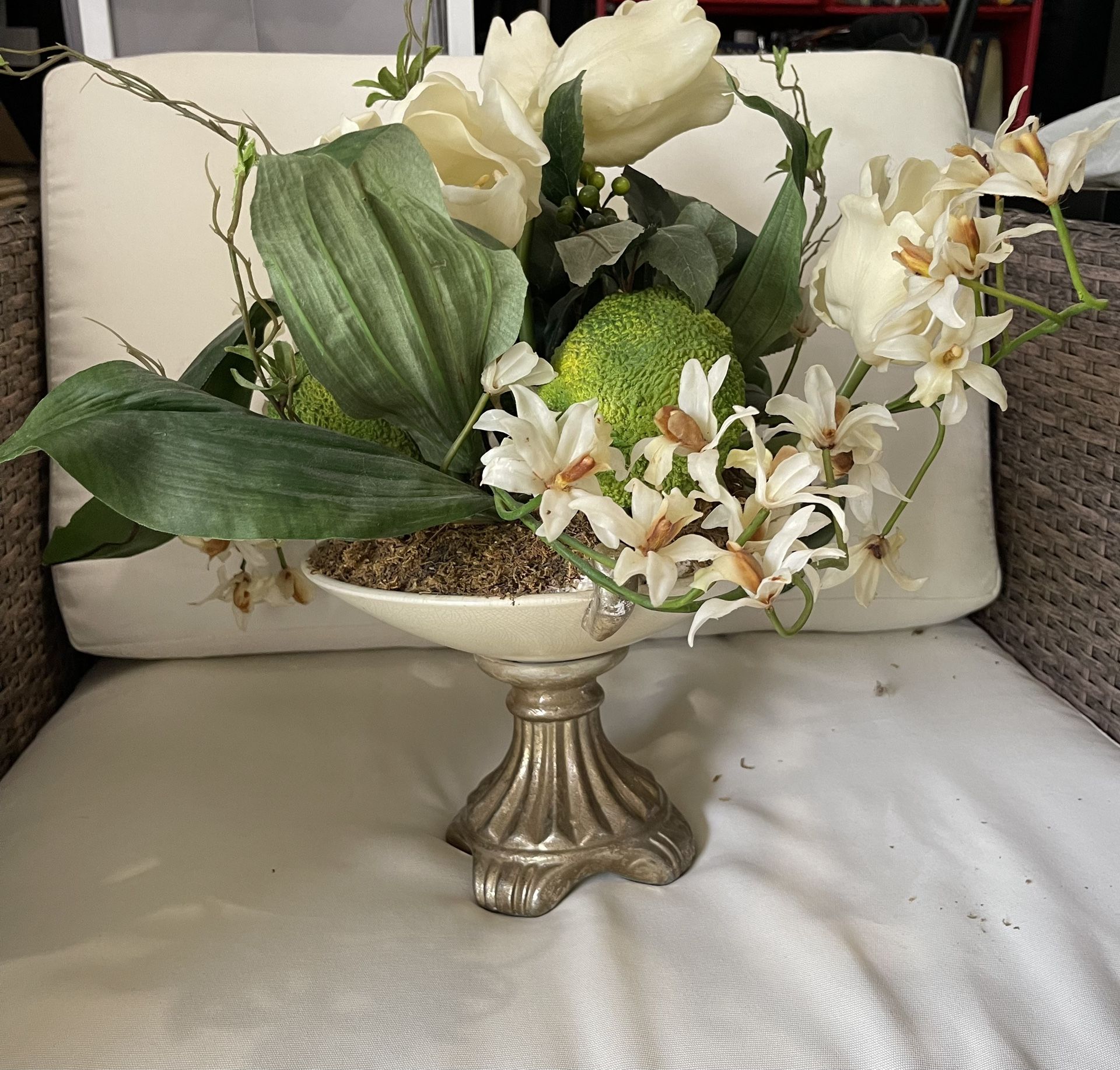 CENTERPIECE FOR TABLE