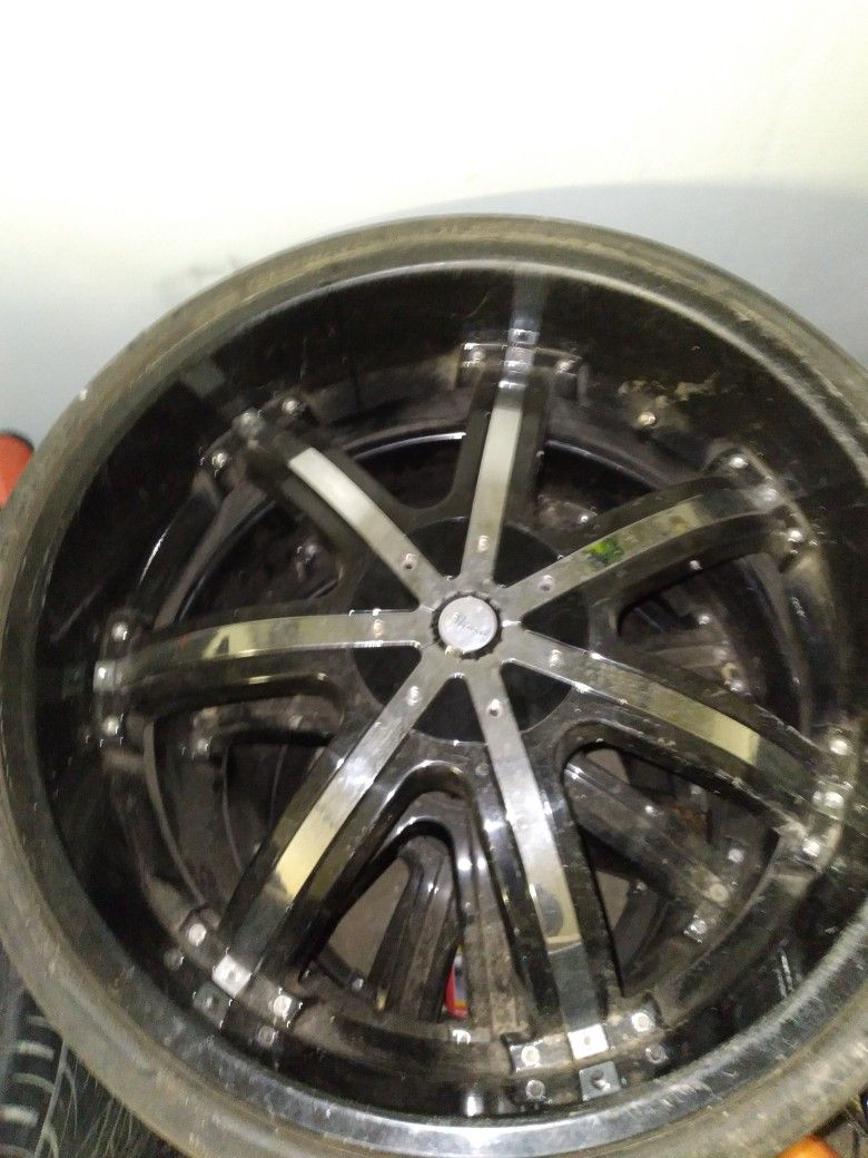 24 inch rims. came off 99 ford crown victoria . when they are sold I will take them down. don't ask me if their still available