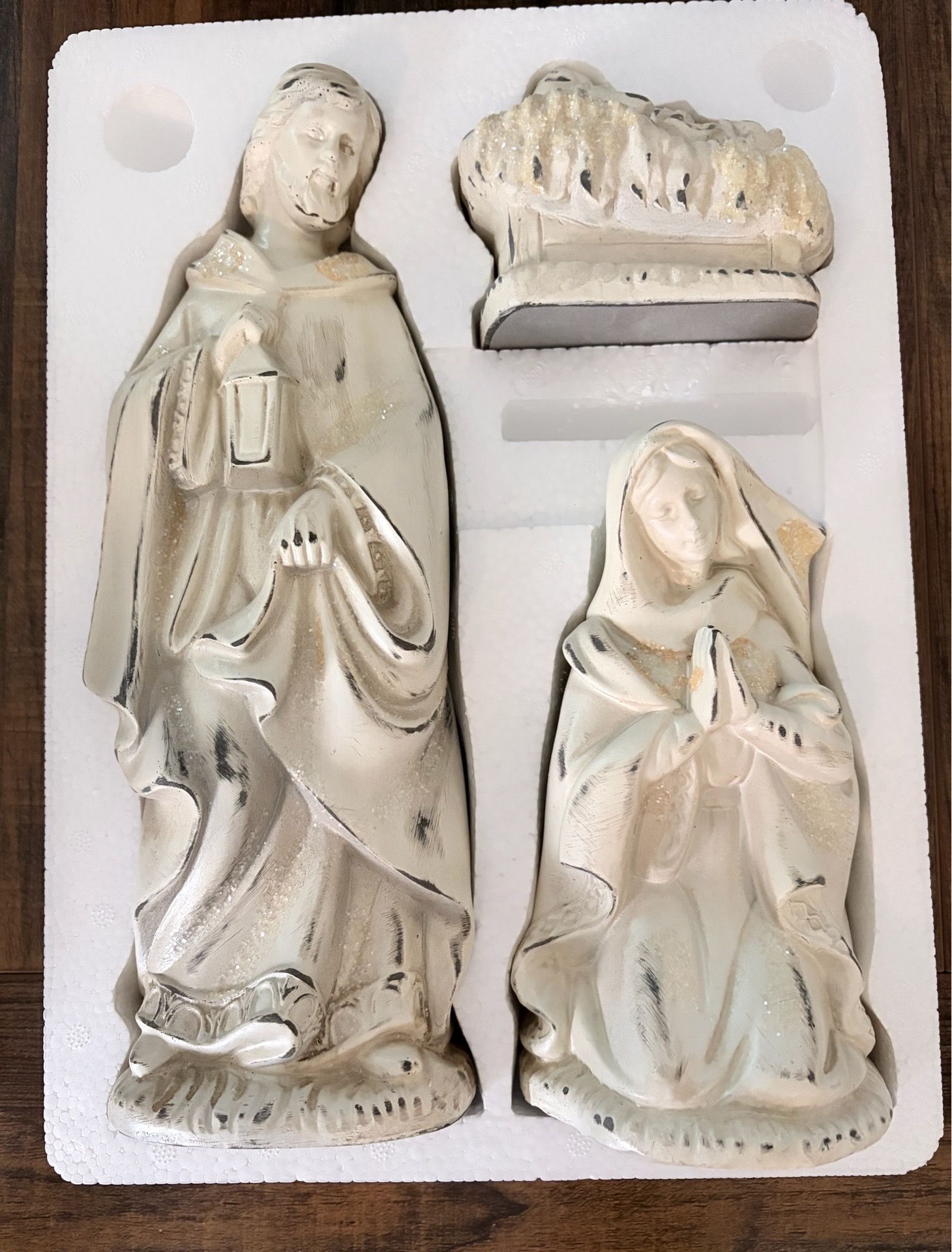 Costco Holy Family 4-Piece Nativity Set - NEW / Open Box