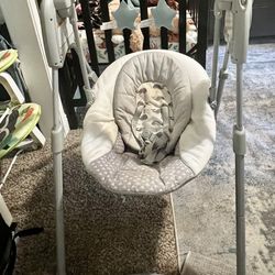 Graco Slim Spaces Compact Baby Swing 