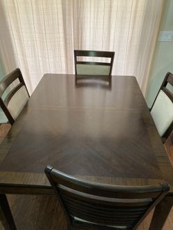 Kitchen Table And 6 Chairs