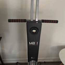 Máquina Maxi Climber para ejercitarse