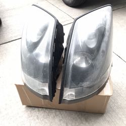 Headlights Left and Right Volvo VNL Truck