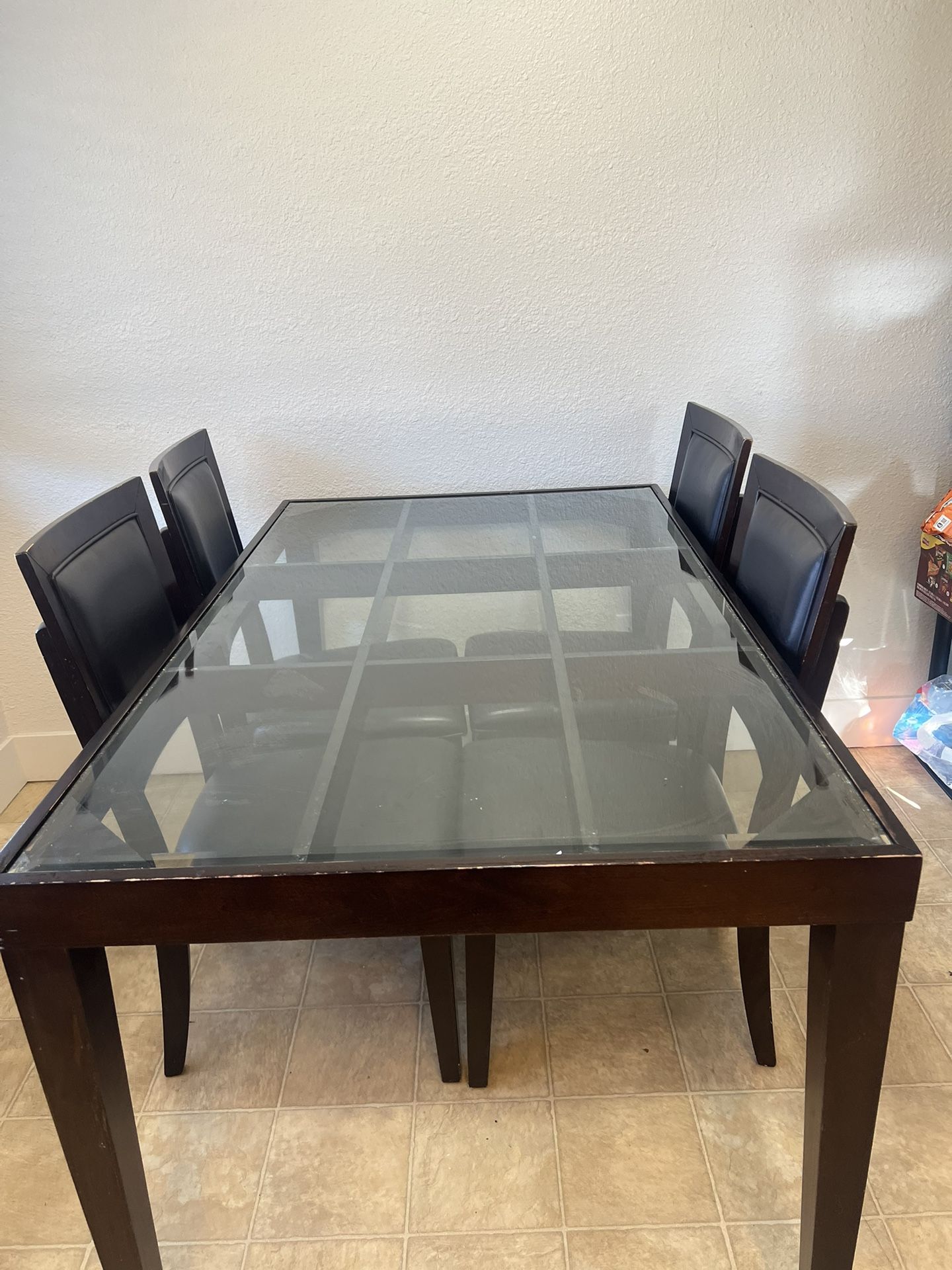 4 Person Table