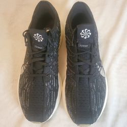 Nike Fly knit running shoes. Men's size 9.5