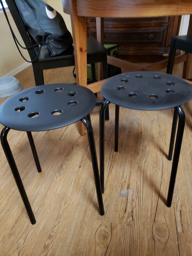 Small kitchen table, chairs and stools
