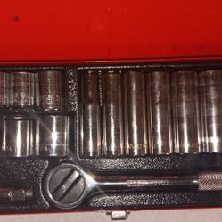 Klein Tools 3/8 Ratchet and socket set,