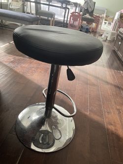 4 Good Conditions Like New High Chairs