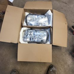 2005 Chrysler 300 Headlights