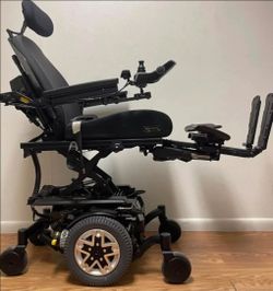 Quantum Q6 Edge 2.0 Power Wheelchair with iLevel (low odometer record)